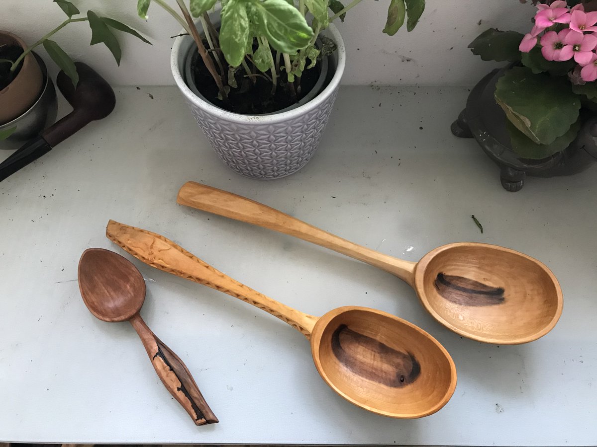 carveryn_j's tweet photo. Finished carving a few more spoons of the weekend, a few more cookers and eaters in cherry &amp; apple wood. Available now from my #folksy shop:
https://t.co/fnaD569SRo
#crafthour #handmadehour #madetobeused https://t.co/WCtSewRRqK
