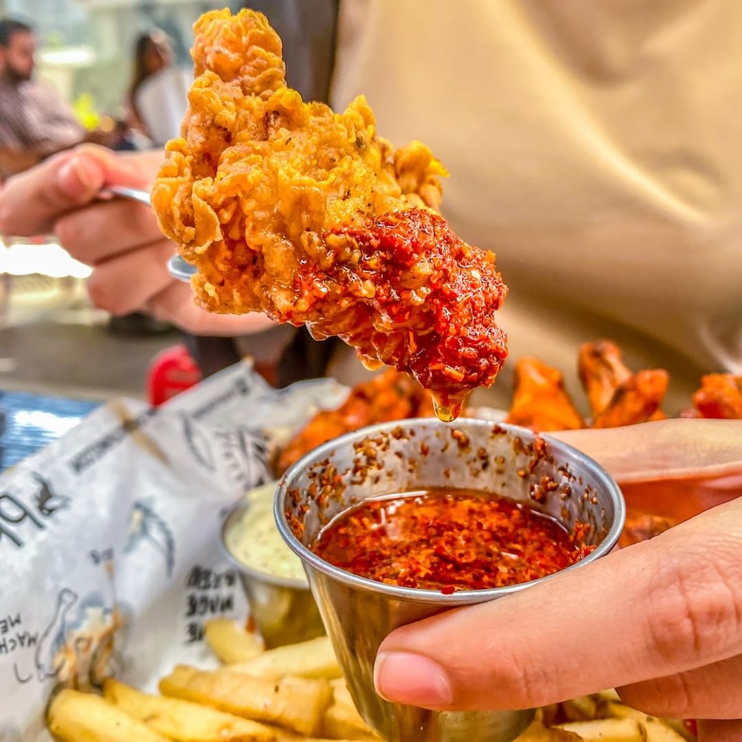 ¡El Domingo es para cumplir los antojos! Disfruta tu día en #BuffalosHotWings ¡Delicioso!
.
.
.
#MagmaShops
#BuffalosHW