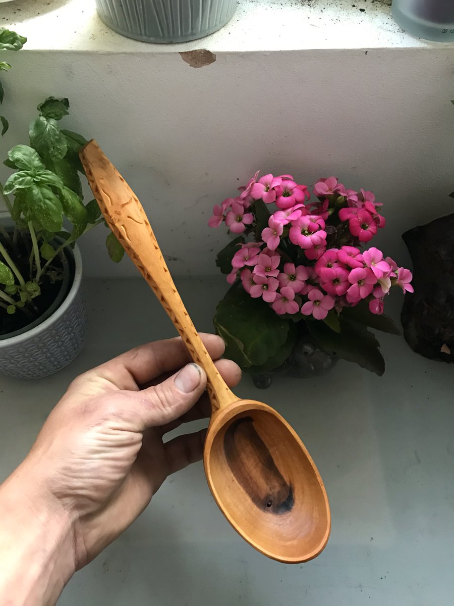 carveryn_j's tweet image. A closer look at one of the cherry spoons finished this weekend. So many triangles tries my patience, but I do love the overall effect! This &amp;amp; other hand carved items are available here:
folksy.com/shops/Carveryn
#HandmadeHour #crafthour #madetobeused
