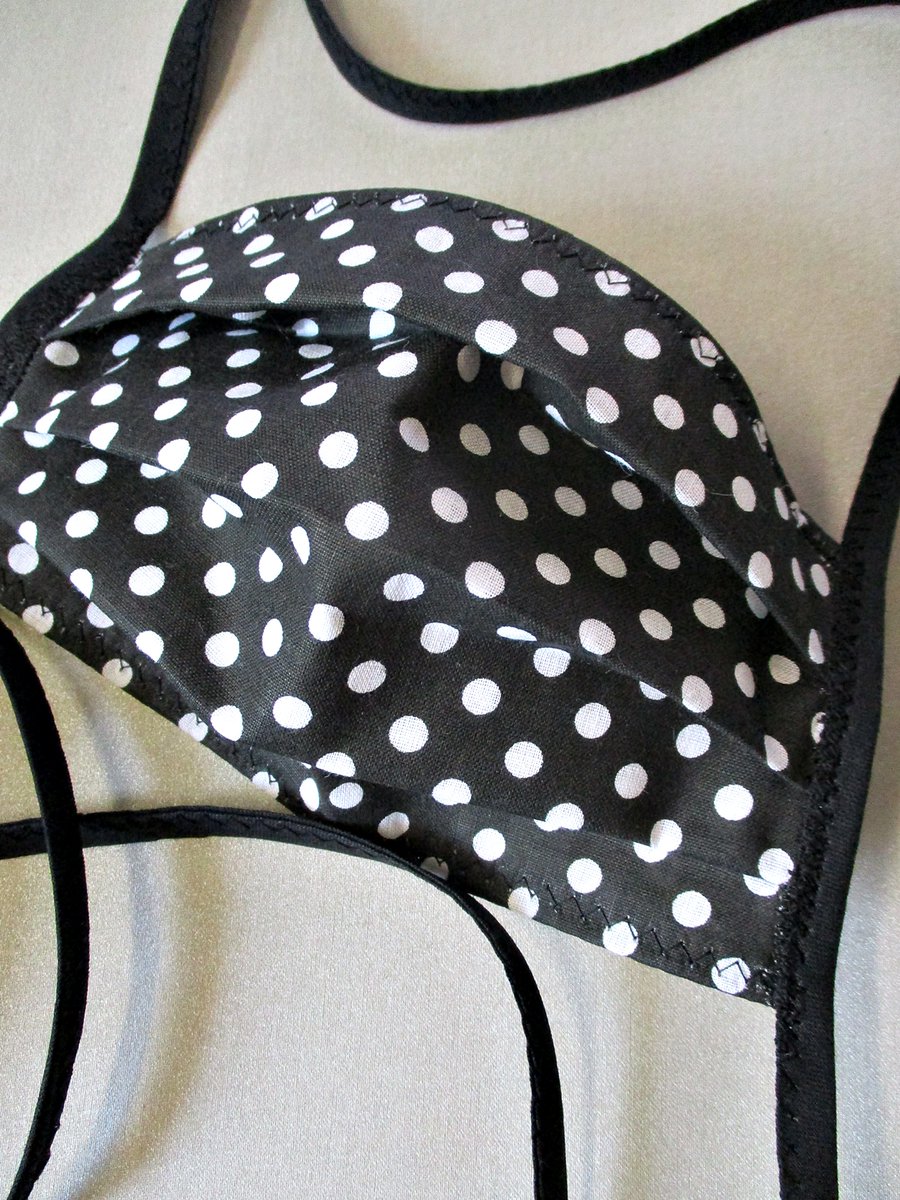 Woolnerd_Shop's tweet image. Noch bis Mitternacht im #Wochenendangebot: die #Gesichtsmaske „Pünktchen“ aus schwarzem Baumwollstoff mit weißen Punkten. Der Versand innerhalb Deutschlands ist gratis…

woolnerd.de/produkt/gesich…