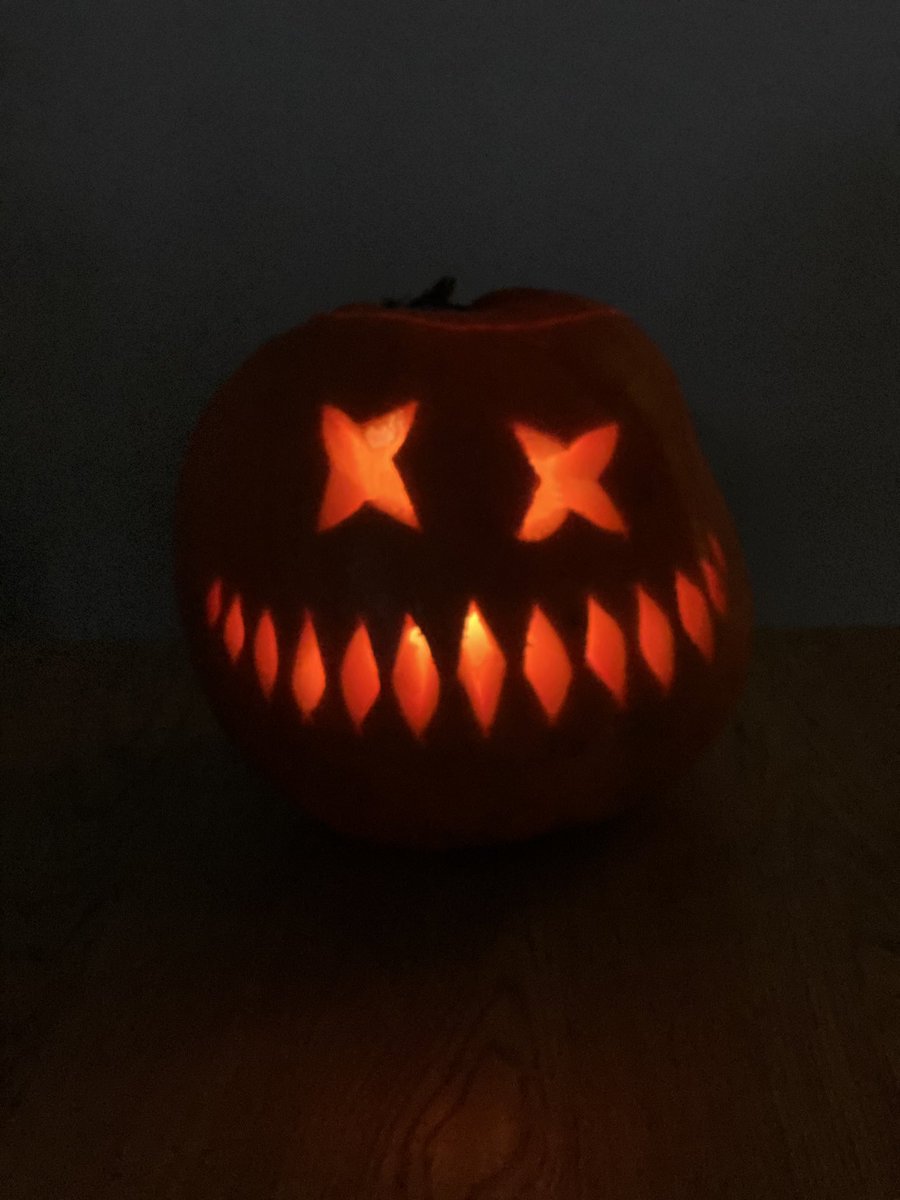 lorvaisaite's tweet photo. #TasteandTell pumpkin carving https://t.co/BErX31TTuW