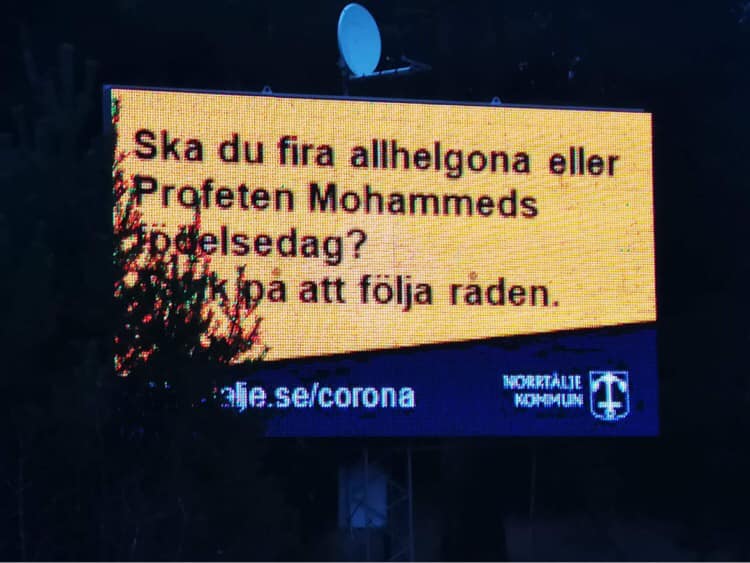 Alla helgons dag är för svenskarna en viktig minnesdag för att hedra våra förfäder och det samhälle som vi nu förvaltar åt kommande generationer.

På Norrtälje kommuns informationsskylt längs med E18 går det samtidigt att läsa följande märkliga budskap under helgen.