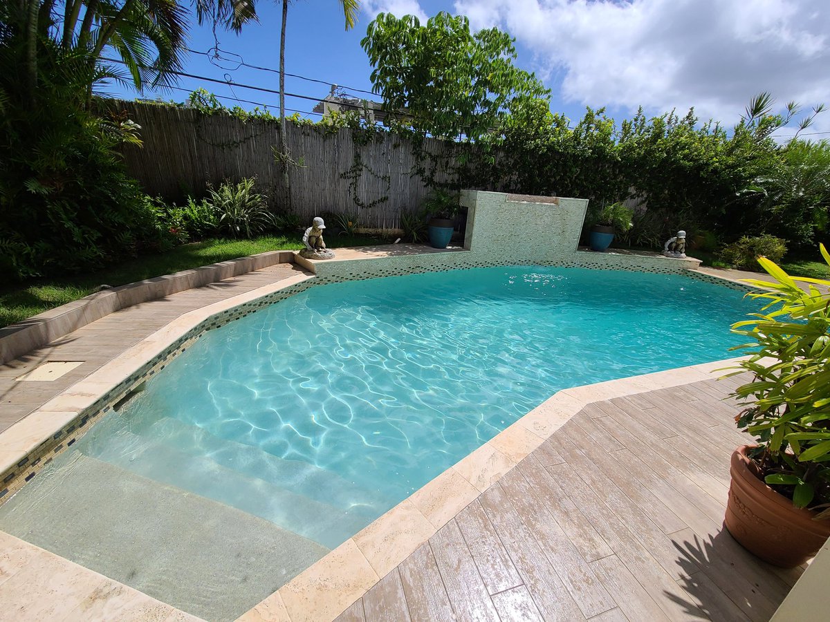 PoolRobinson's tweet image. Su piscina podría lucir impecable en tan solo 24hrs. Contáctenos para más información.