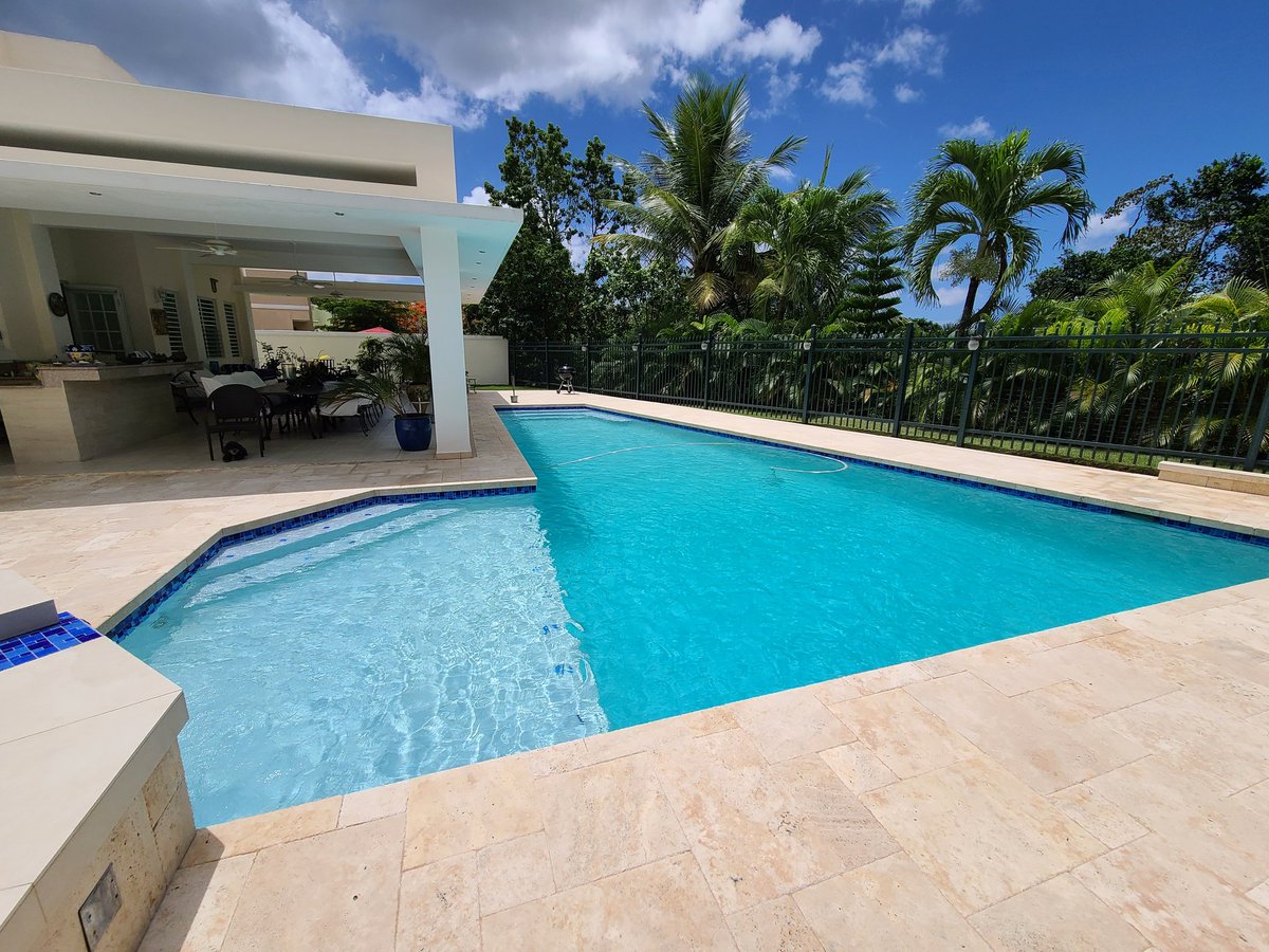 PoolRobinson's tweet image. Una de las piscinas de uno de nuestros clientes en Montheiedra. 😇Contáctenos para más información.