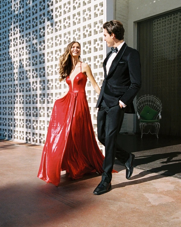 FXProm's tweet image. everyone needs a little sparkle! Shop this #FormalApproach Look formalapproach.com/products/madis… #themadisonjames #ipaprom #ipapromretailer #ipadesigner #themadisonjames