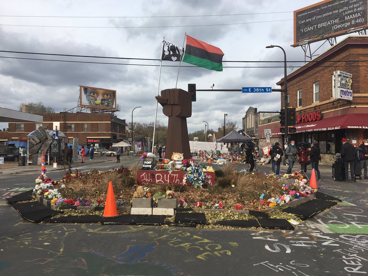 Here is the memorial at the centre of E 38th Street and Chicago Avenue. It was set up not long after the protests and was the site of a eulogy for George Floyd.  @globalnews