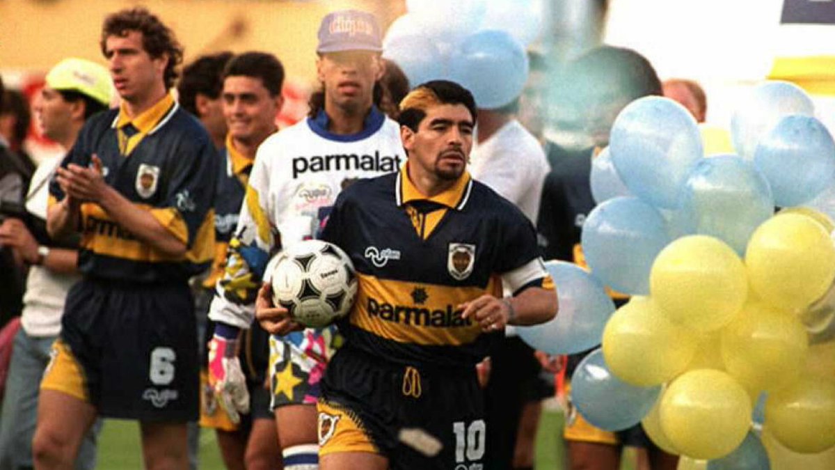 Cette rechute donnera le glas de la carrière de Diego malgré son retour à Boca Juniors, le club de son enfance, comme un signe d’une fin de cycle..Le 25 octobre 1997, il joue son dernier match officiel face à River au Monumental, clap de fin pour la légende, aD10s.