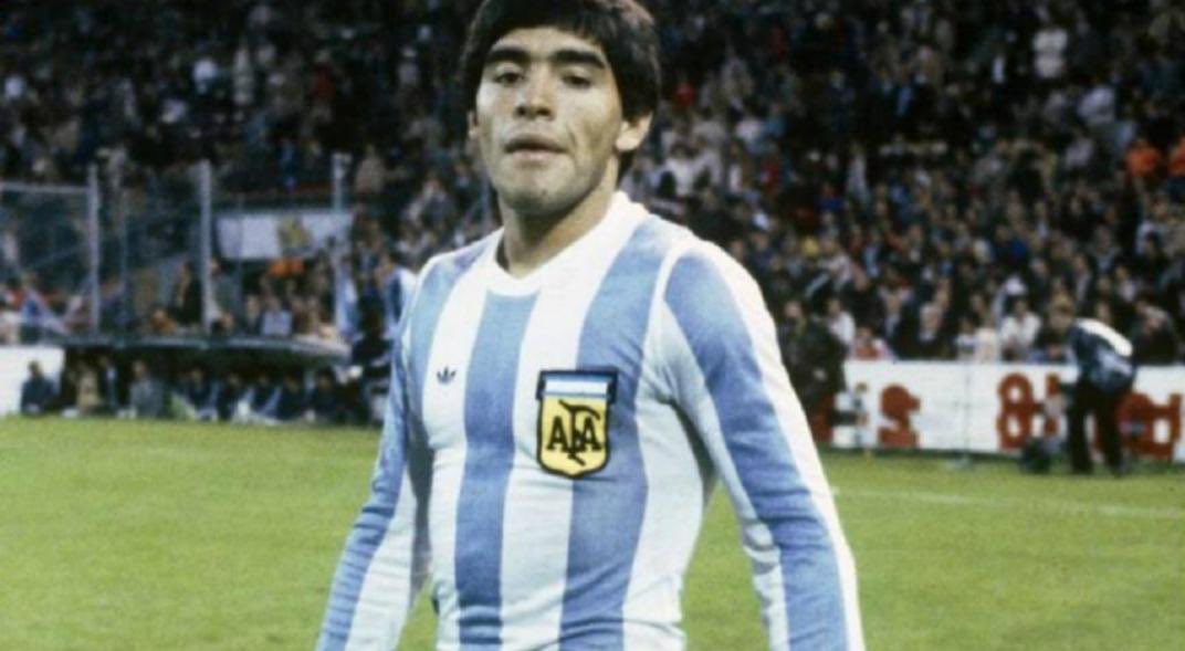 La carrière en sélection du génie argentin semble alors lancée et à l’approche du Mondial 78 en Argentine, l’émulation est totale autour de Pelusa..Mais le sélectionneur ne le retient pas, immense déception pour Diego, crève-coeur d’autant plus que l’Argentine ira au bout.
