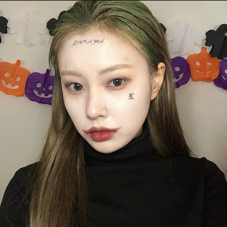 hyewonioey's tweet image. Happy Halloween guys 🙈