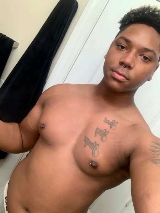 Watch Thee Heavyweight Champ 🥵's leaked NSFW photo on TwXstars