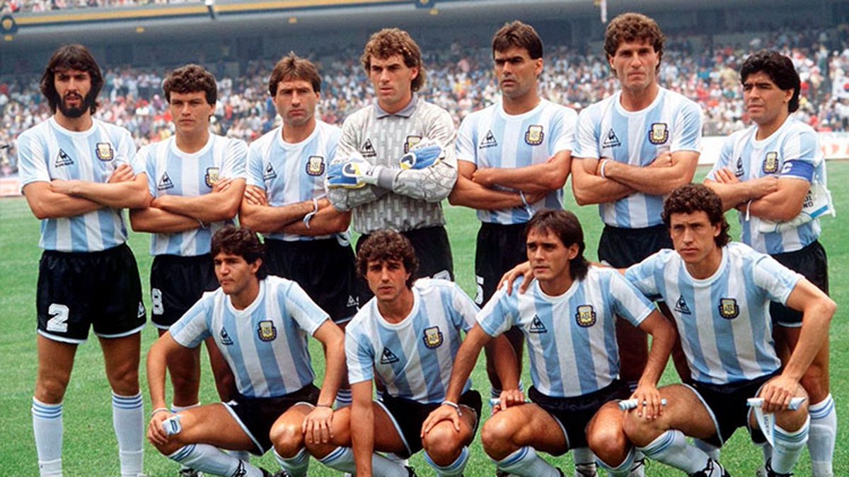 Tout semble réuni pour que El Pibe de Oro et son Argentine fassent une grande compétition..Coupe du Monde 1986 organisée au Mexique, en altitude, terrain de jeu parfait pour les argentins, y a plus qu’à.