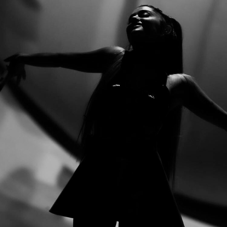 ntltina's tweet photo. ari &amp; me 🖤 https://t.co/XcWYj9UTiG