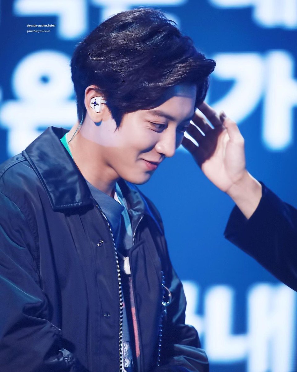 Maralkpoper's tweet photo. Chanyeol,Be strong, you are not alone; those were the days when you became the hope and light of our lives and now we do everything for you. We believe in you and we protect you as much as we can.
#MinimalWarmByLOEY
 @weareoneEXO 
 @B_hundred_Hyun 
 @layzhang https://t.co/7X5NlqoQ2T