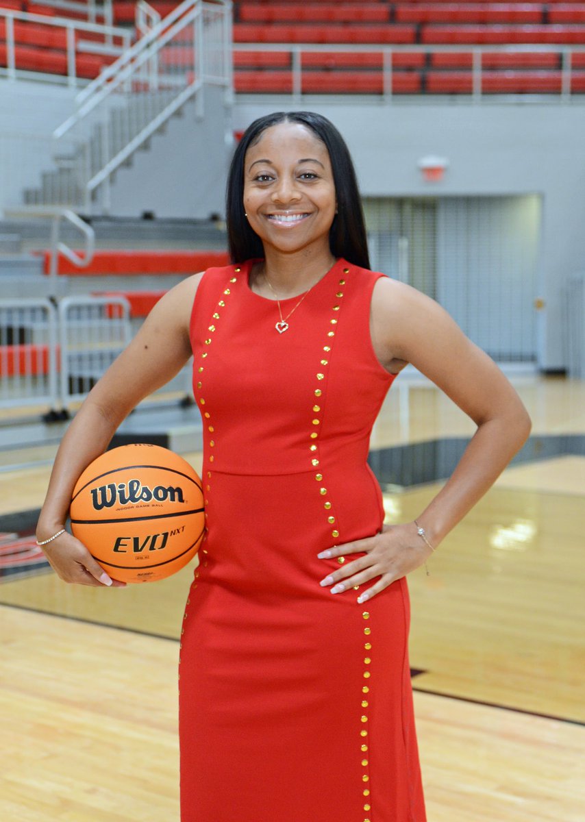 coachbassGID's tweet photo. This is a shout out to @coach_toya and her new business @sheloveshoops! Im blessed to have her coaching with me for 5 years and she works so hard to promote girls hoops in OK, all while being a mom and working on her 2nd masters! #setstheexample #loverher 💙❤️🏀 🤞🏽#family https://t.co/6xdTcjw3l2