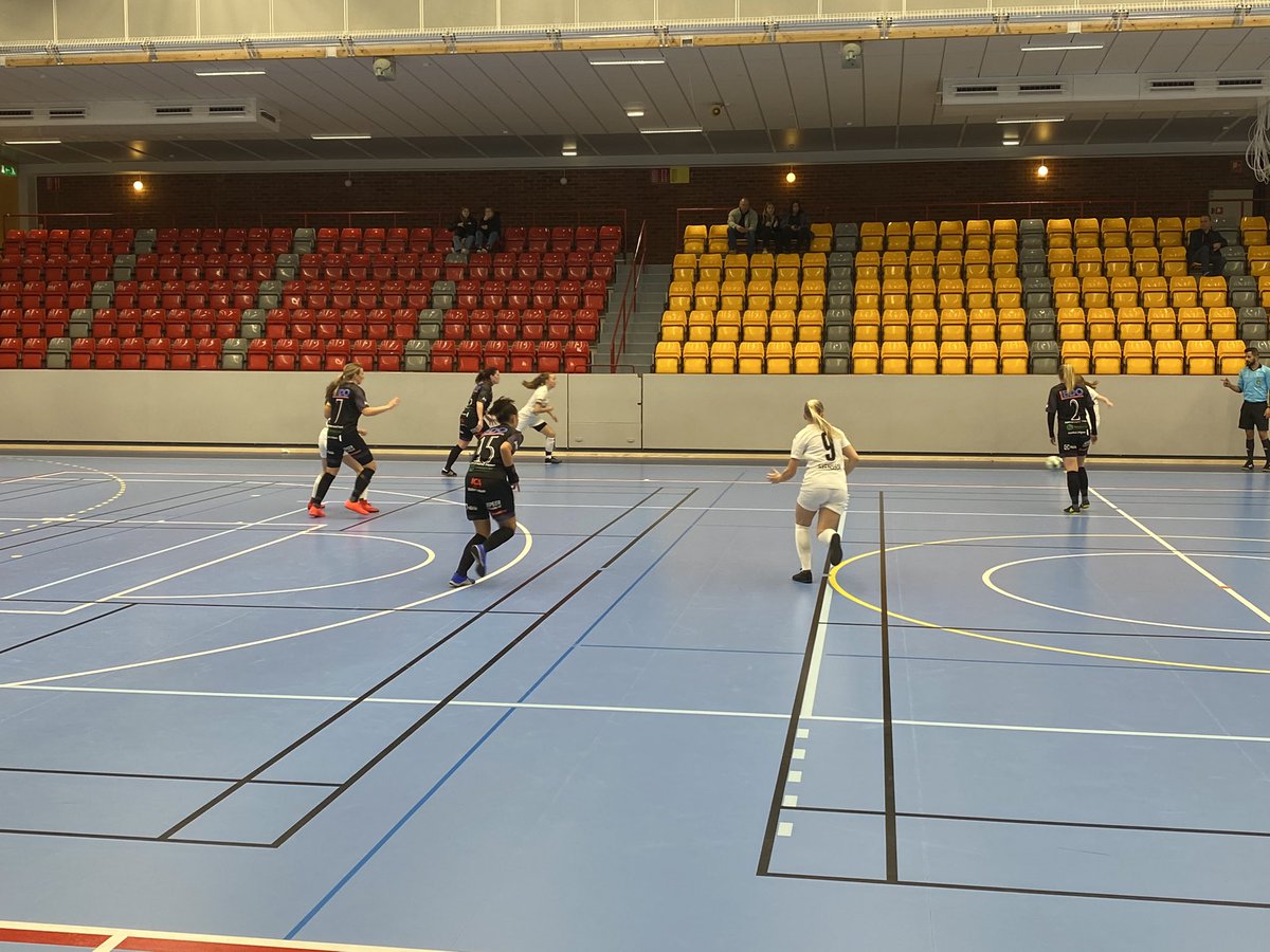 FCKalmar's tweet photo. FC Kalmar Dam vinner sin första träningsmatch någonsin med 5-3 mot IFK Kalmar F15!
⁣
Nu LADDAR vi för HEMMAPREMIÄR nästa söndag när vi gästas av Emmaboda IS B på Kalmar Sportcenter! Matchstart vid 10:00! Välkomna! https://t.co/ZMMwb4yi2Z