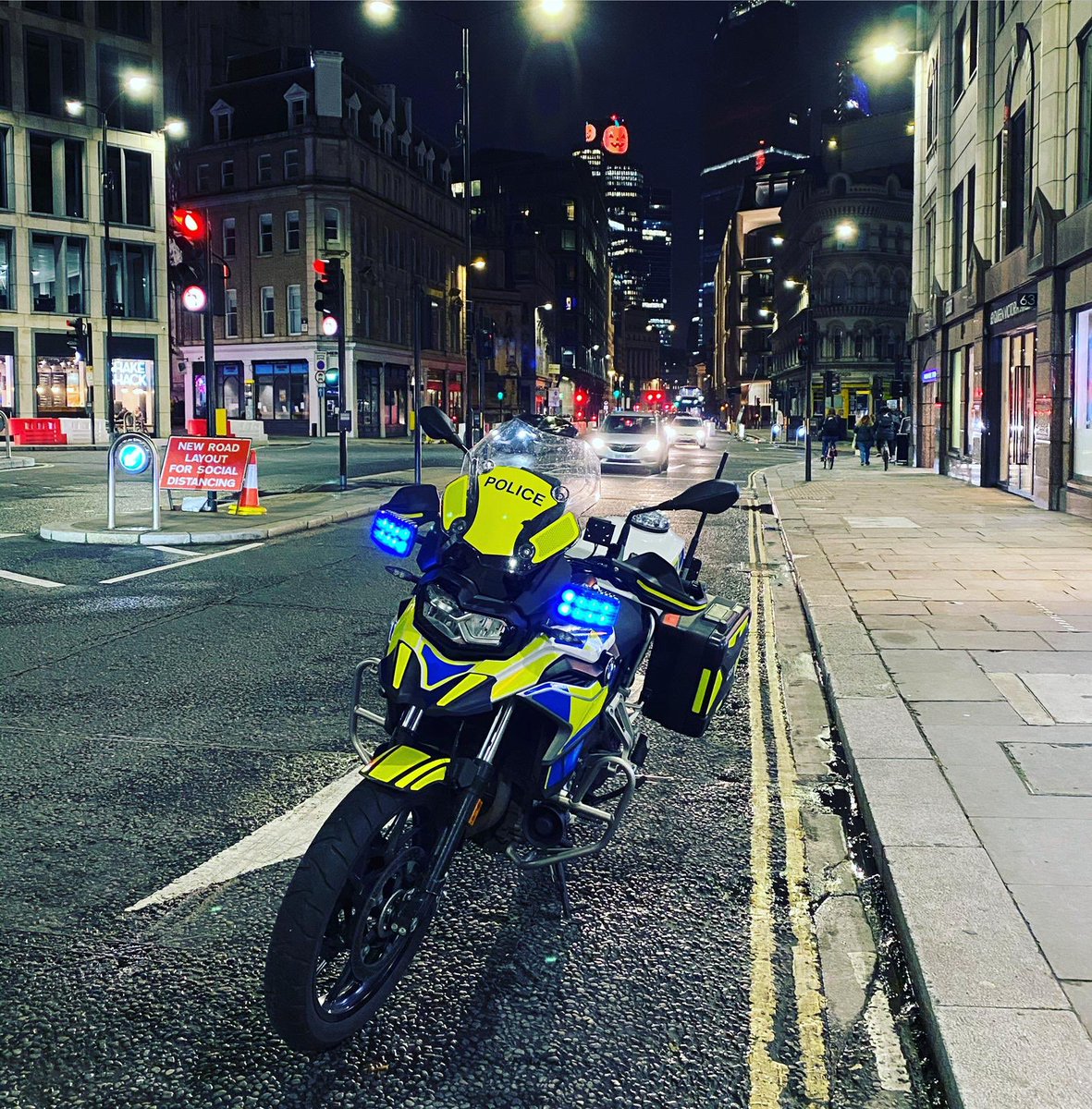 MPSRTPC's tweet photo. Our #RoadCrimeTeam officers made 11 arrests + assisted with many more during a proactive operation with #ViolentCrimeTaskForce #CityRCT #OpVenice this week - drugs/weapons recovered + drug drivers, dangerous drivers & wanted offenders in custody thanks to our #Raptor cars & bikes https://t.co/3kYJHOz3bq