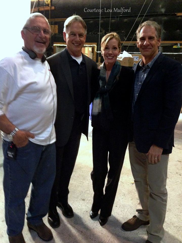 Titine_HDF's tweet photo. Courtesy: Lou Mulford (2014)
"Here is a photo from the set with Mark Harmon, Scott Bakula, and the director Jimmy Whitmore Jr".
#MarkHarmon #AgentGibbs #LeroyJethroGibbs #JethroGibbs #Gibbs #NCIS #ScottBakula #AgentPride #DwaynePride #NOLA https://t.co/Cvl4KFvdqM