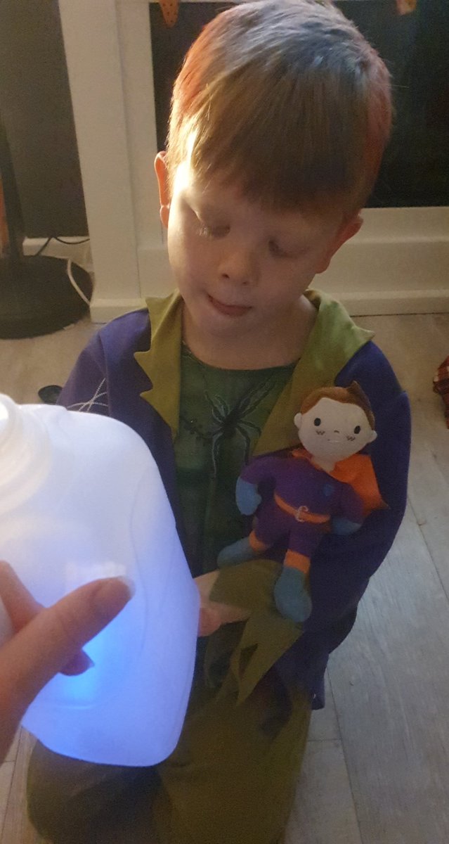 AshmaHorne123's tweet photo. Lincoln and sbarc carved a pumpkin together, decorated milk cartoons and put glow sticks in them and had great fun playing dunking apples together and also got to watch a movie with there popcorn hands #siarteriaithybs #BedwenYBS #easycymraeg @MsJonesYBS https://t.co/MQcn3Xrcmv