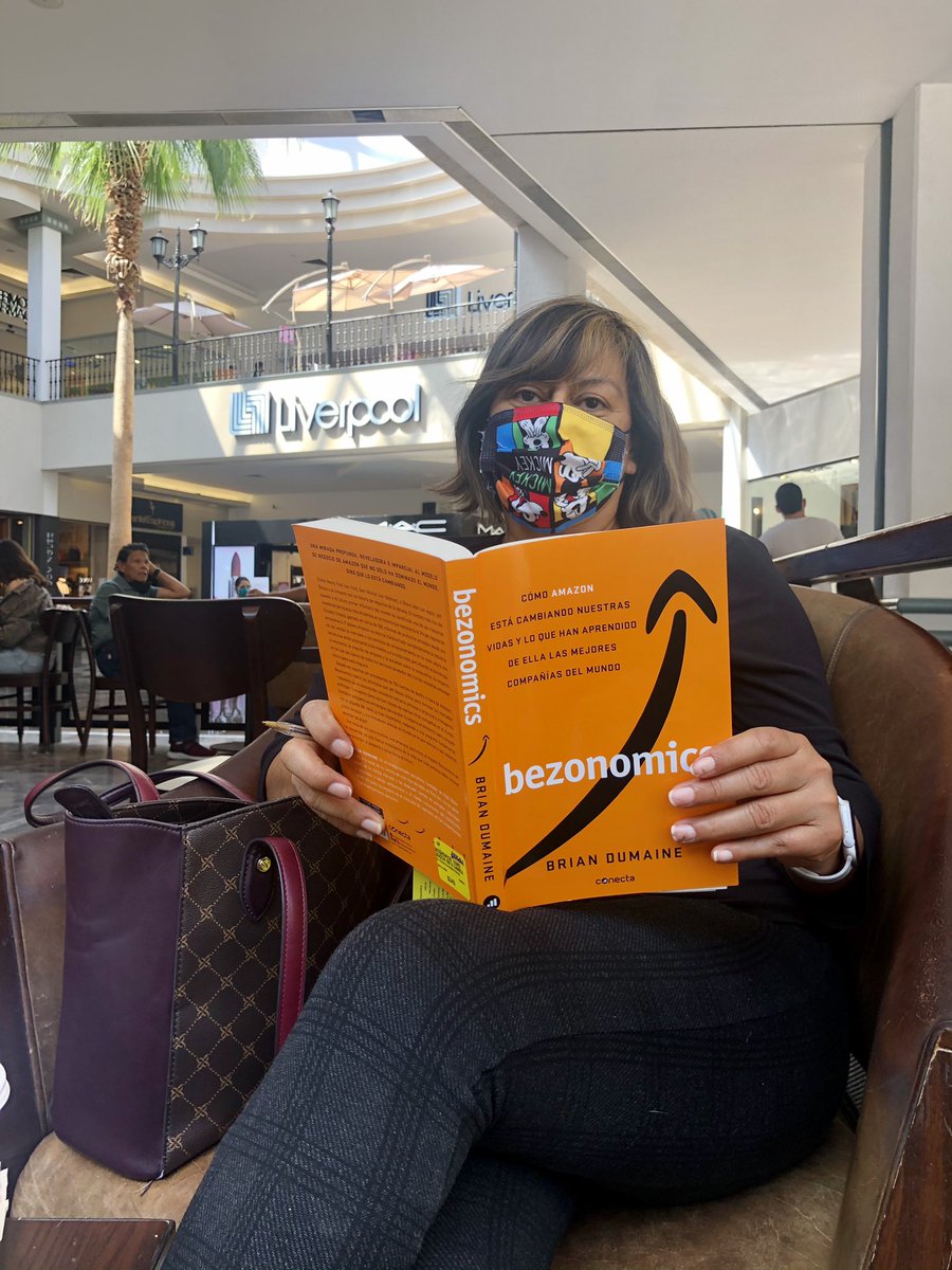 AdrianaMartW's tweet photo. Comencé a leer el libro 📖 #Bezonomics que aborda cómo @JeffBezos ha establecido la #ventajacompetitiva de #Amazon. Por lo que llevo leído me está gustando mucho.
#BigData 
#ArtificialIntelligence 
#FocusOnClient
#DayOne https://t.co/9L8NS6IHVT