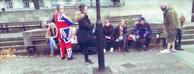 We’ve all been very good & deserve a treat- so, here’s all the tea from the Tommy Robinson arrest, courtesy of  @uaf monitors!-The turnout was as tiny as Tommy himself- 100 people, not all of whom were even pro-Tommy, of which more later..
