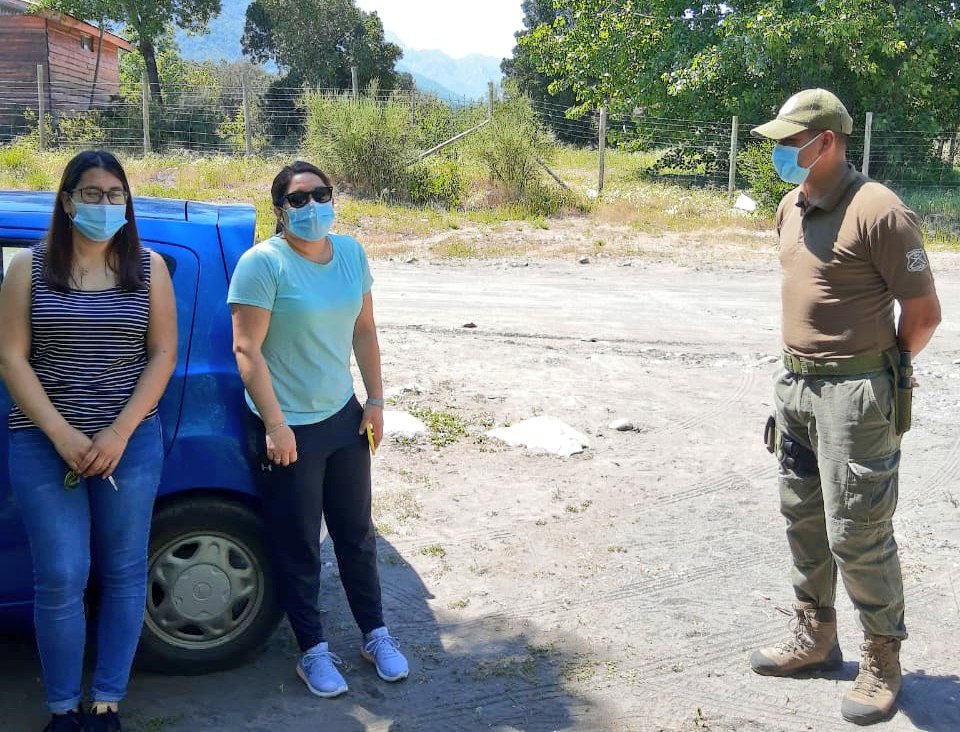 CarabNuble's tweet photo. Carabineros de la Subcomisaría #SanFabián (F), fiscaliza cumplimiento de medidas sanitarias en sector La Balsa y puente por la ribera del río #Ñuble, para evitar contagios de Covid-19, y reitera recomendaciones del uso de fuego y prevención de accidentes por inmersión. https://t.co/oYMhggps1m
