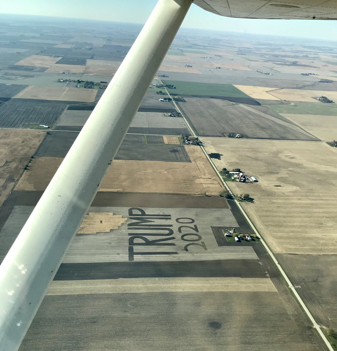 BarbaraRapchak's tweet photo. @realDonaldTrump Saw this out flying yesterday in northern Illinois. https://t.co/xS9hjkOcqv