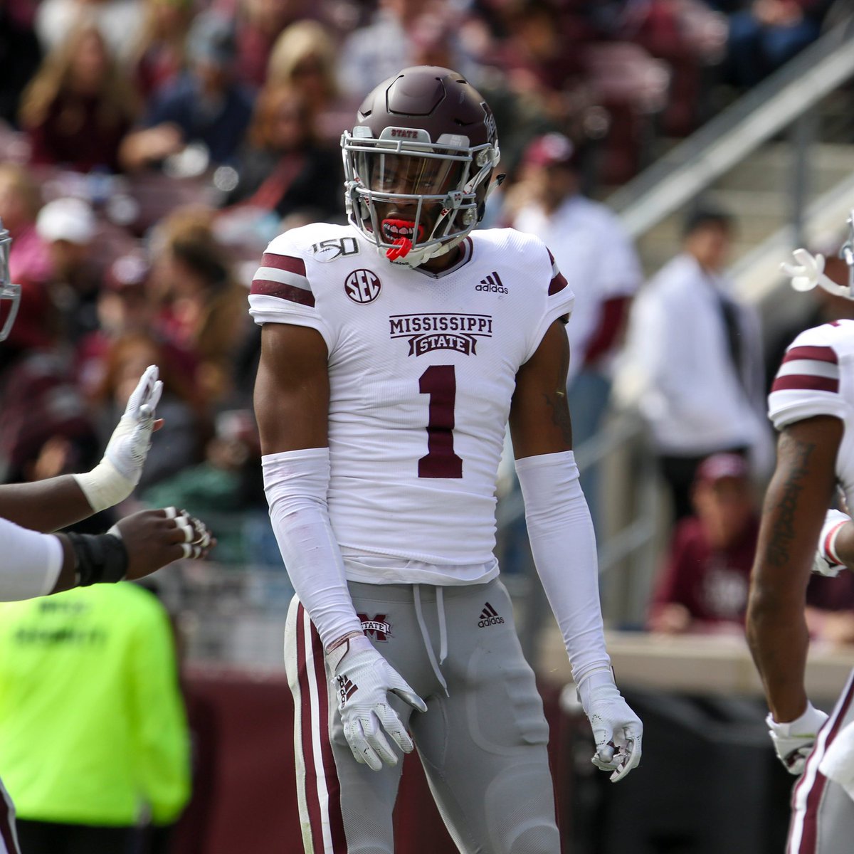 JohnLewis7414's tweet photo. After a great conversation with @RGibsonMSU Iโm blessed and honored to receive and offer from Mississippi State University ๐ถ๐คโช๏ธโซ๏ธ @Coach_MBrock #letgodogs https://t.co/PaTcAwFrrk
