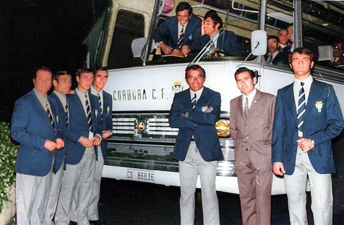 FOTOS HISTORICAS O CHULAS DE FUTBOL - Página 18 ElwwwfrWkAAfvap?format=jpg&name=small