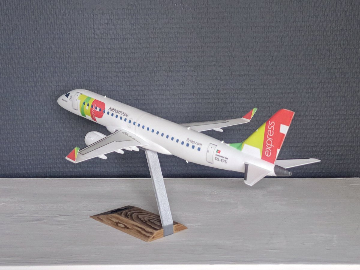 CLERX3D's tweet photo. My model of the Embraer 190 just got a well-deserved update ✈️✨
Featuring a new stand, a TAP Portugal livery and it is even easier to print!

Now available @Cults3D 
https://t.co/TBb4EUlAev

#3dprinting #aviation #avgeek #scalemodel #scalemodelling #makersgonnamake #cults3d https://t.co/CIAnN1bGYh