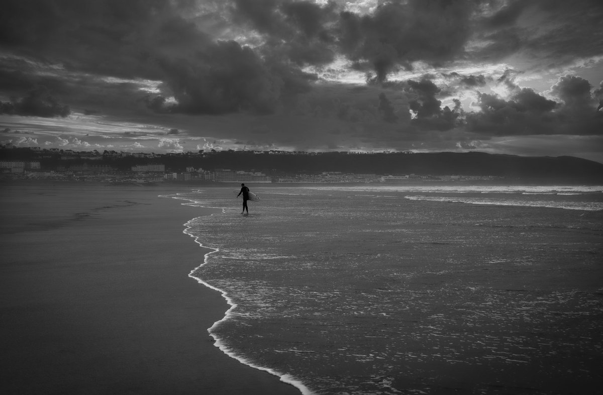 thisdevon's tweet photo. Lone surfer at the Ho! #westwardho #devon #this_devon #surf #surfer #tideline #devonscenery #thisisdevon #north_devon #devonholidays #summer2020 #devonlife
@devonlive @Devonlifemag @northdevon https://t.co/SvaHdEZ8Et