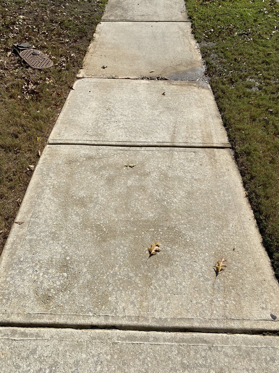 BossManTae3's tweet photo. New pressure washing business in motion #AfterPics https://t.co/WNmyqHbNKg