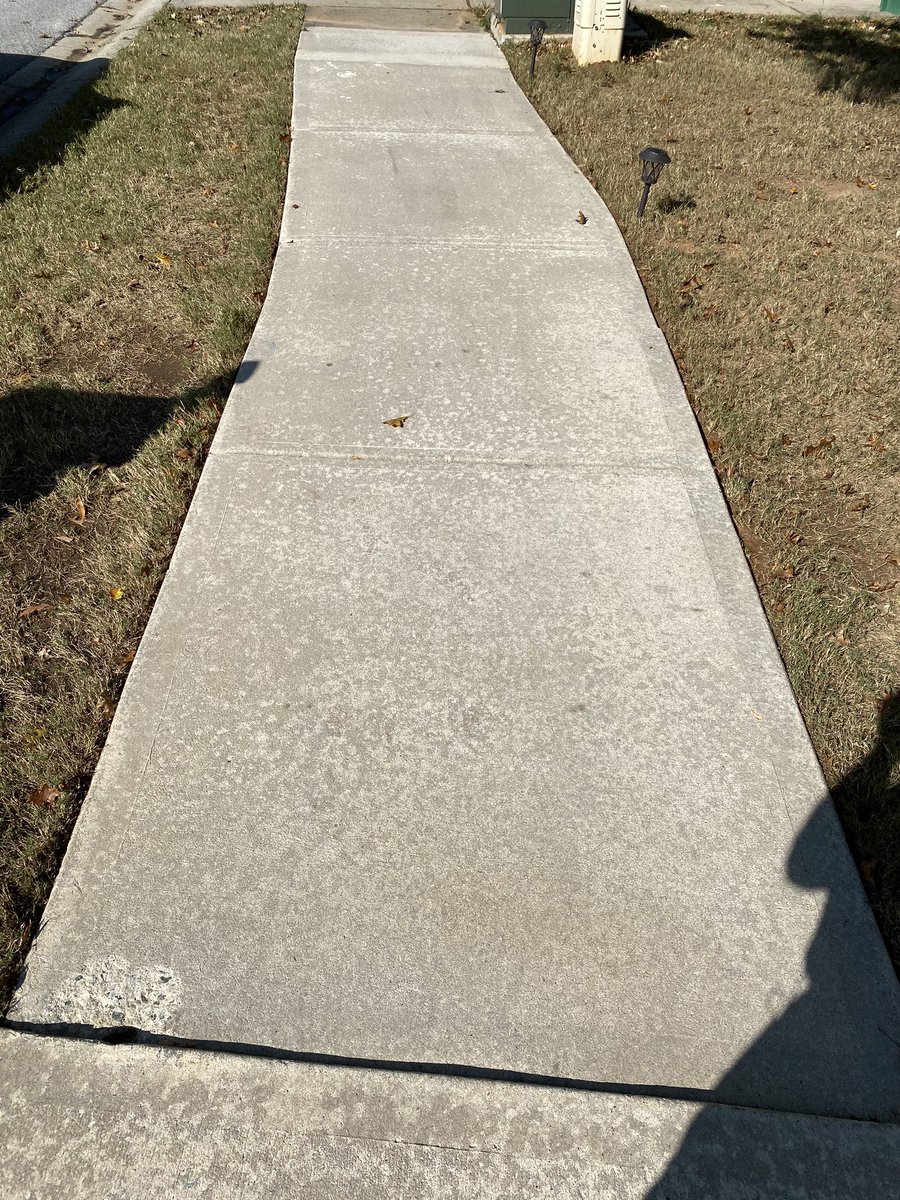 BossManTae3's tweet photo. New pressure washing business in motion #AfterPics https://t.co/WNmyqHbNKg