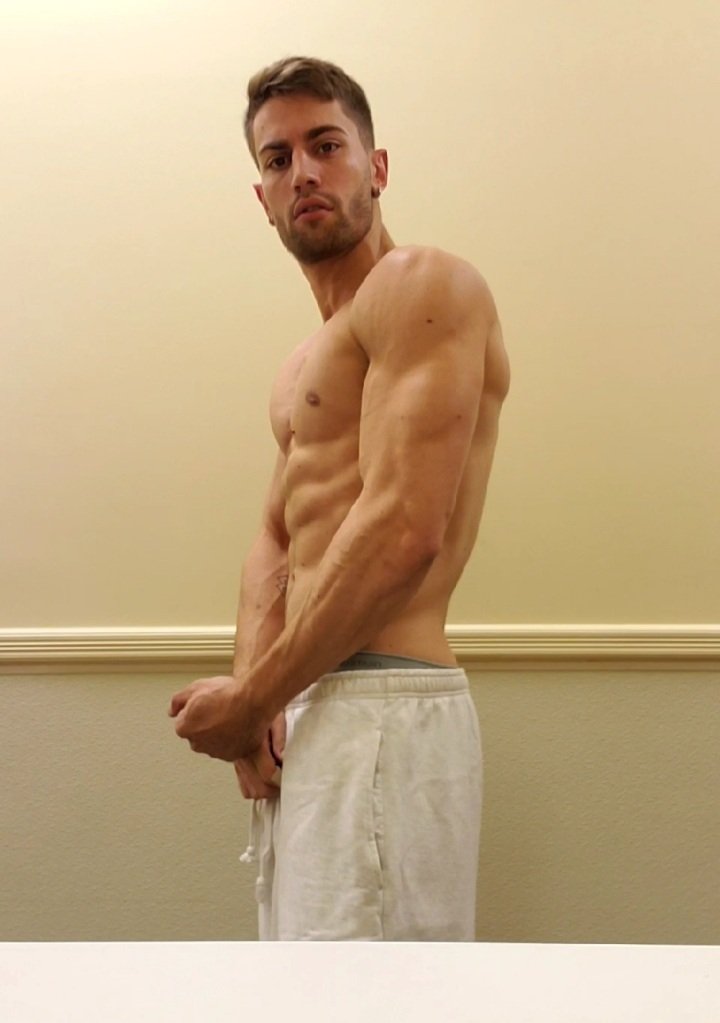 SteveNash4Pres's tweet photo. How It Started vs. How It's Going
LMAO still need another 20 lbs #NLML #CSWS https://t.co/qtMXjJhw0M