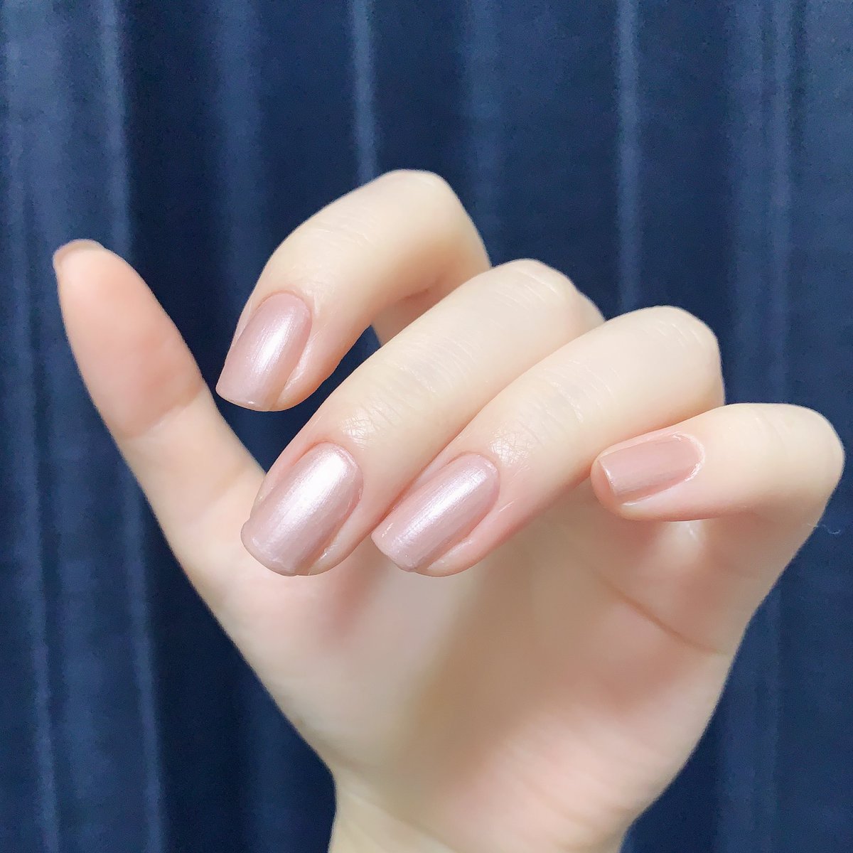 マリモ Twitterren 今日の仕事ネイル ドジ過ぎて昨日のネイルに布団の跡つけちゃったので上からosajiの襟を重ねてごまかし 色 はほぼそのままだけどパール感が加わって桜貝みたいな爪になりました えっめちゃ良い この組み合わせ覚えとこ T Co Zyepfaih