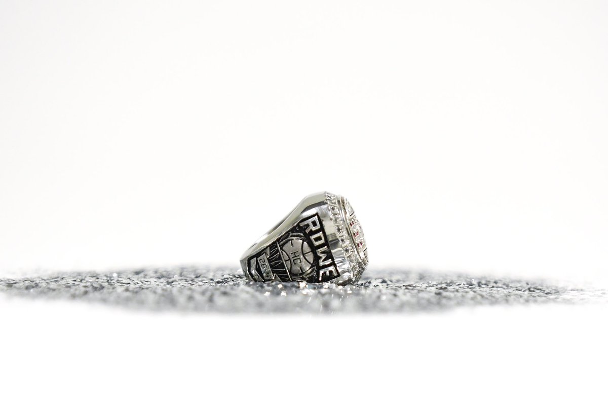 LeeUFlames's tweet photo. The @LeeUWBball team got a special delivery today! 😍💍 #FiredUp https://t.co/KphjSMrg0f