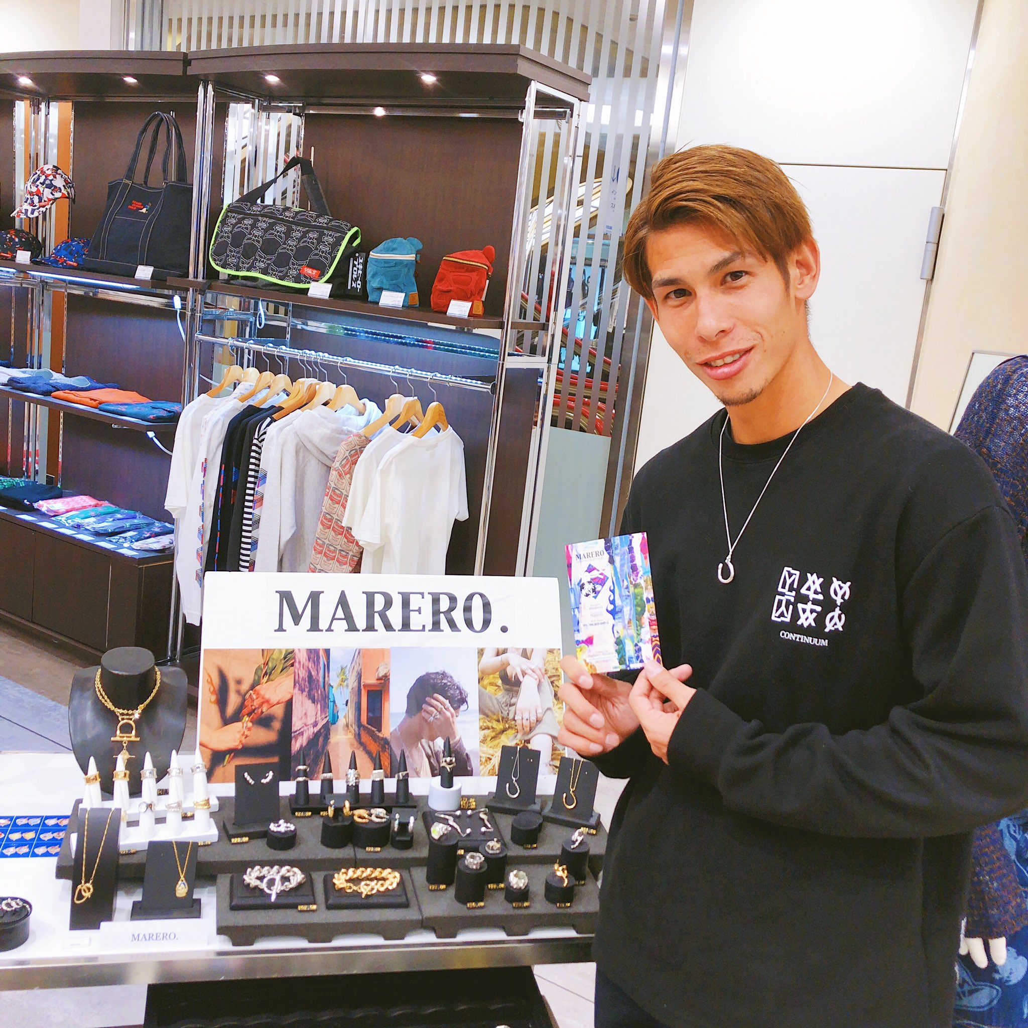 Marero 昨日はサンフレッチェ広島の佐々木翔選手が来店してくれました Uネックレス着用 ありがとうございました サンフレッチェ広島 佐々木翔 選手 サッカー選手 アクセサリー T Co Lawmw3ma03 Twitter