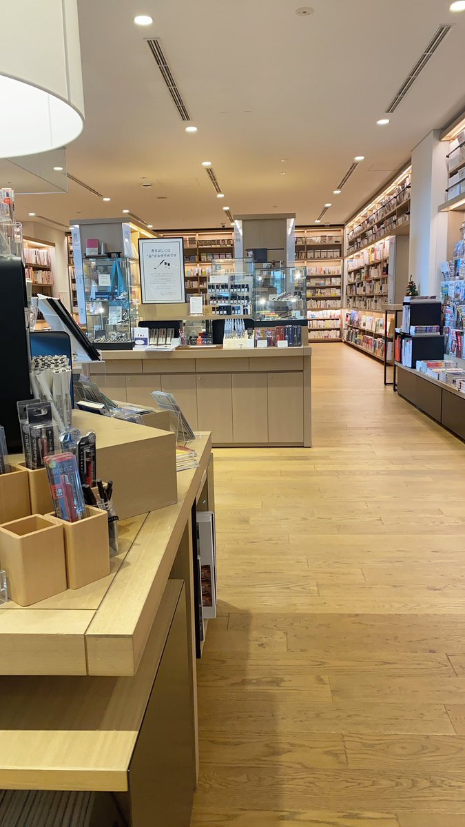 海老名市立図書館 海老名市立図書館