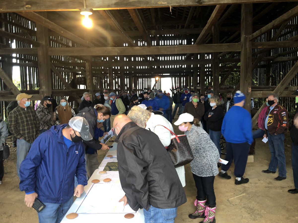 AmyWhistle's tweet photo. Ended October on a great note! Land is still a solid investment, this gorgeous family farm in 11 tracts located in Winchester, KY sold for $1,117,552 #onlyatauction #EstateAuction #auctionswork @kurtzauction https://t.co/5q9PGINudQ https://t.co/oSR0zpmQQ4