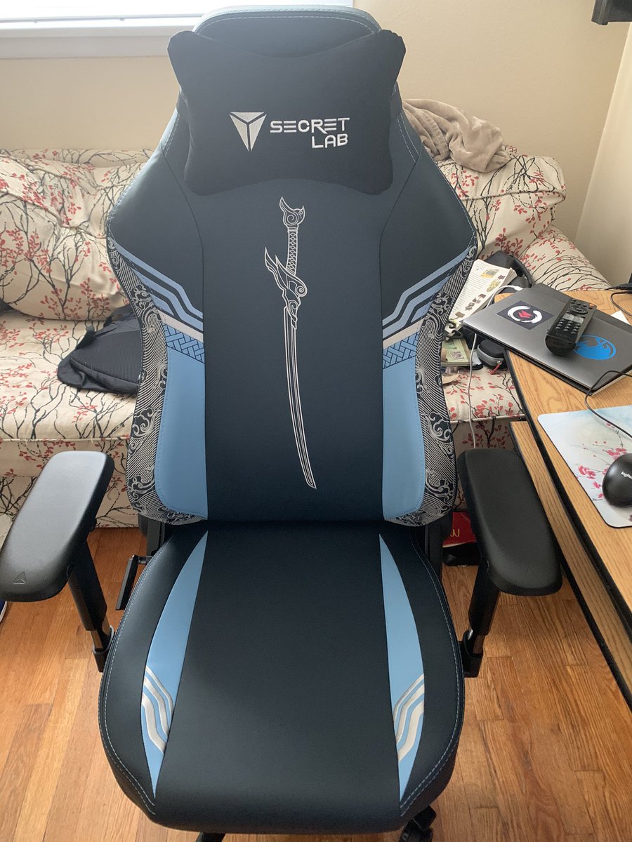 shidoshi33's tweet photo. Finally got my chair! @secretlabchairs https://t.co/5m1UoWOG6s
