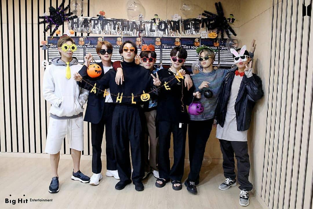 Menajk1's tweet photo. Lovely BTS , you're so lovely , I'm so lovely, we're so lovely, lovely lovely...
#AlgerianArmy 
#TO_BTS https://t.co/xs3QLA9Ceu