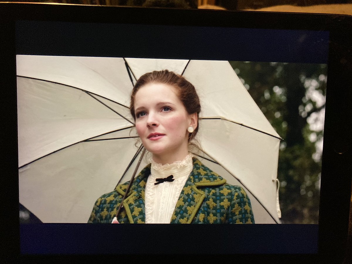 The way the heads each rehearse their speeches, & the problems posed to each of them by Sarah/ Lydia. The teacher at the piano, playing on to try to override what they see as showing off. The art teacher, the French mistress, closer in age & understanding to the girls. 6/