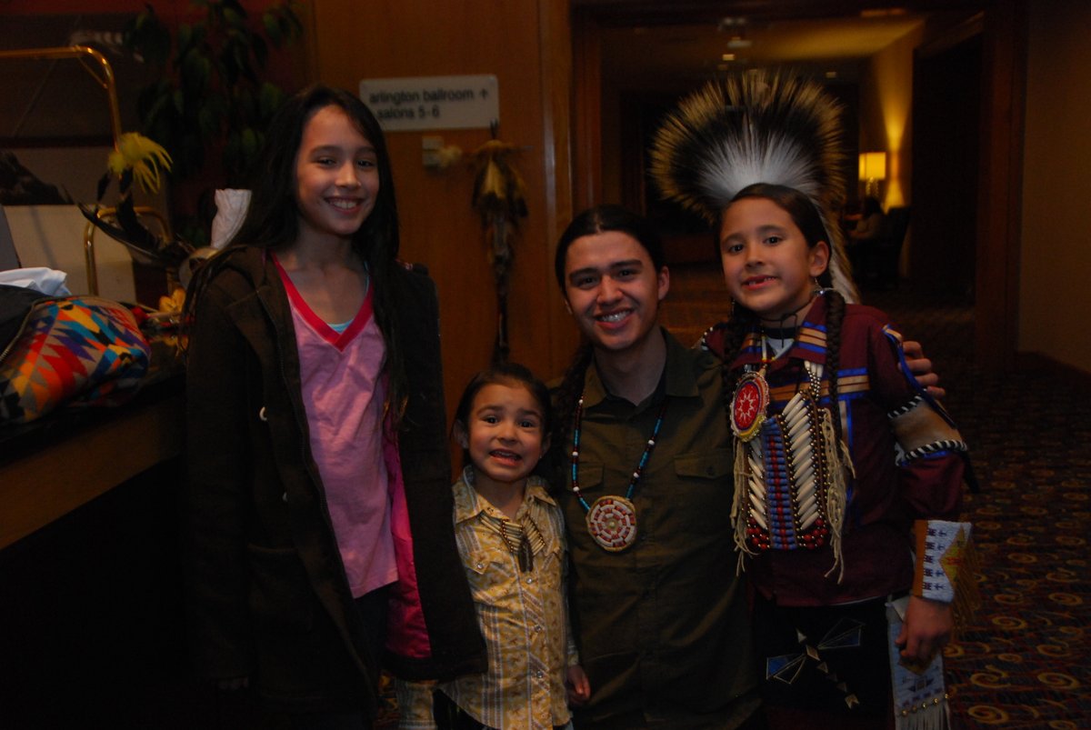 HAPPY NATIVE AMERICAN HERITAGE MONTH!In celebration, here is a thread of my favorite all-time photographs I've taken as a journalist and photographer. #HappyNativeAmericanHeritageMonth #NativeAmericanHeritageMonth  #Thread ( @FrankWaln)Photos by yours truly,  @VinceSchilling