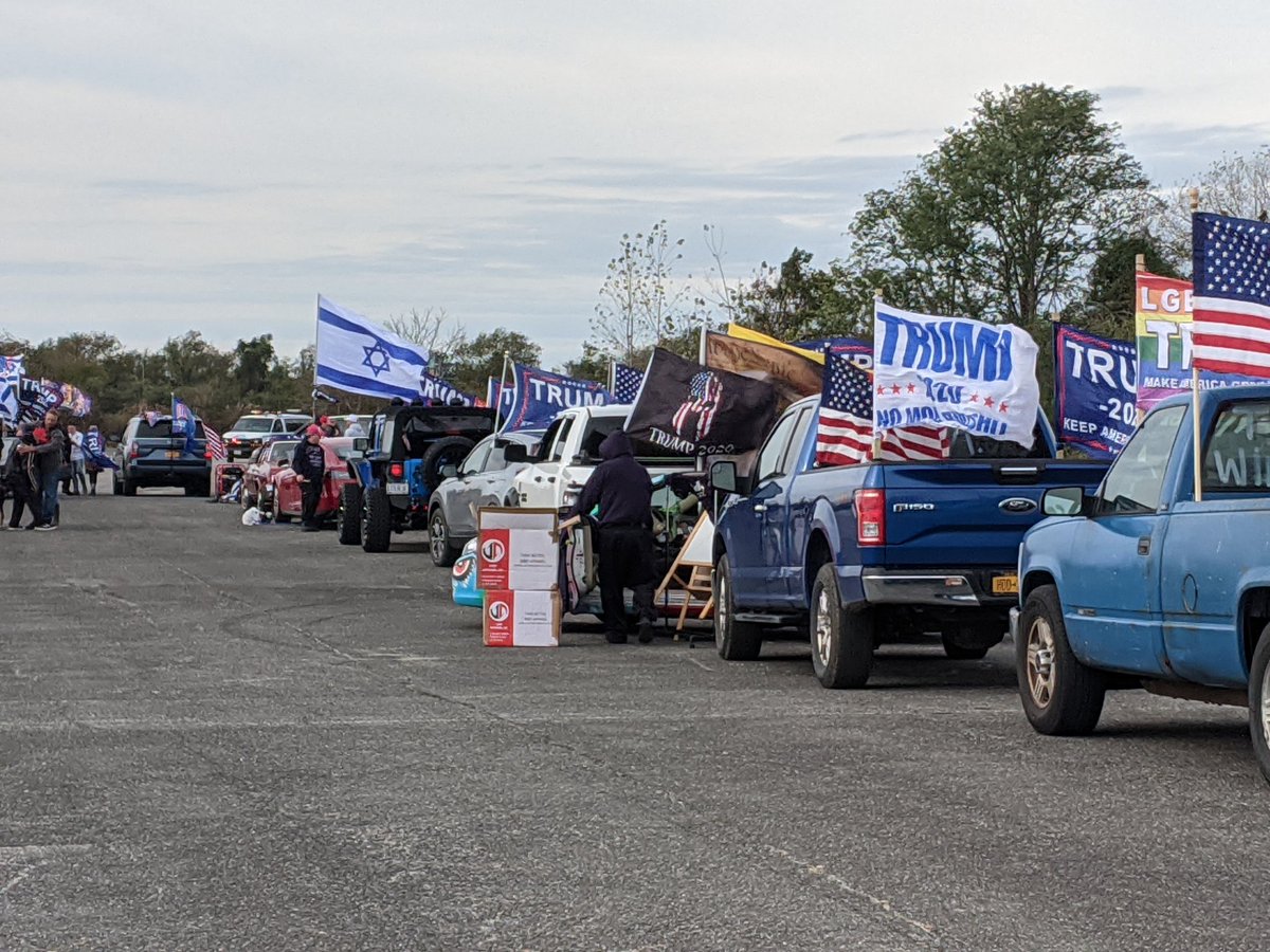 SteveEisenberg5's tweet photo. @RichValdes Today, in and around NY. Grassroots gatherings, celebrating and lots of horn honking! #Winning #MAGADrag #MAGA2020 @mschlapp @RichValdes @realDonaldTrump https://t.co/wAN4RbPiq9
