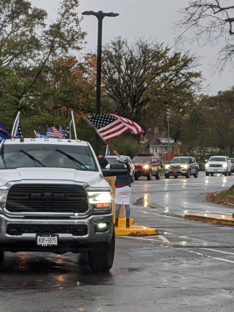 SteveEisenberg5's tweet photo. @RichValdes Today, in and around NY. Grassroots gatherings, celebrating and lots of horn honking! #Winning #MAGADrag #MAGA2020 @mschlapp @RichValdes @realDonaldTrump https://t.co/wAN4RbPiq9