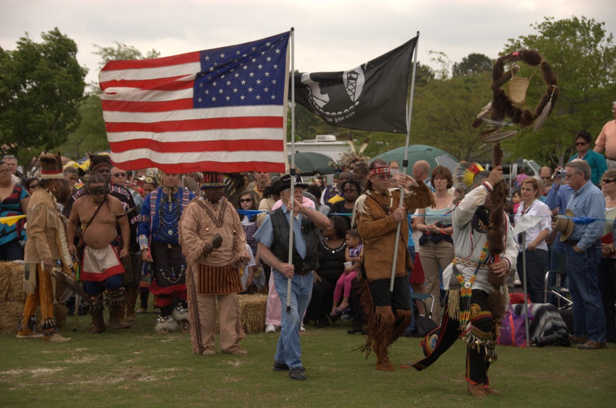 HAPPY NATIVE AMERICAN HERITAGE MONTH!In celebration, here is a thread of my favorite all-time photographs I've taken as a journalist and photographer. #HappyNativeAmericanHeritageMonth #NativeAmericanHeritageMonth  #Thread  #PhotoThreadPhotos by yours truly,  @VinceSchilling