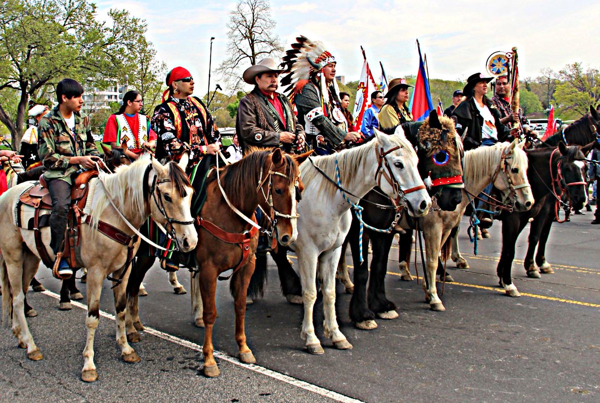 HAPPY NATIVE AMERICAN HERITAGE MONTH!In celebration, here is a thread of my favorite all-time photographs I've taken as a journalist and photographer. #HappyNativeAmericanHeritageMonth #NativeAmericanHeritageMonth  #Thread  #PhotoThreadPhotos by yours truly,  @VinceSchilling