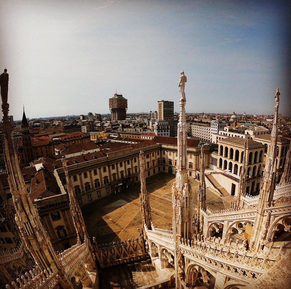 donDavide1986's tweet photo. Beatitudine: guardare il mondo e gli altri con gli occhi di Dio (anche quando costa fatica) #allsaints #statues #duomodimilano #milano #milan #ilovemycity #spires #architecture #gotic #chatedral https://t.co/9YjHN1AnsB