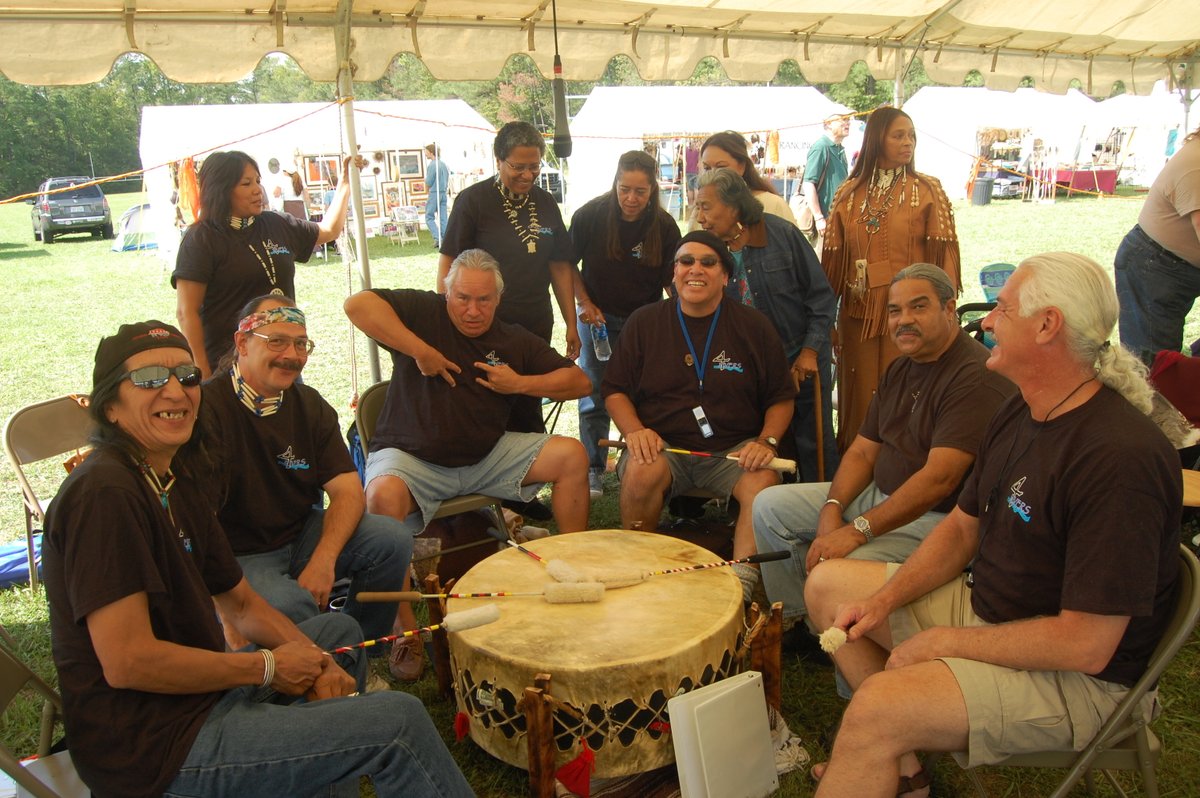 HAPPY NATIVE AMERICAN HERITAGE MONTH!In celebration, here is a thread of my favorite all-time photographs I've taken as a journalist and photographer. #HappyNativeAmericanHeritageMonth #NativeAmericanHeritageMonth  #Thread  #PhotoThreadPhotos by yours truly,  @VinceSchilling