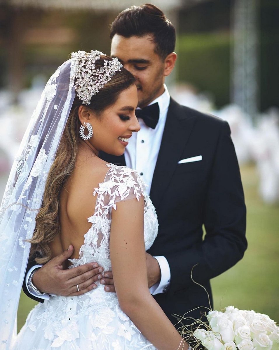 pninatornai's tweet image. To have and to hold ❤️

#PninaBride: Farah
Gown: #DreamCollection #Style4703 via @KleinfeldBridal