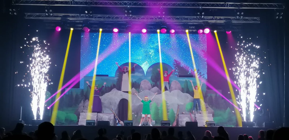 Morgen noch in #Oberösterreich #Linz:
fb.me/e/2XF5q7Tr2
Vielen ganz lieben herzlichen Dank an alle Zuschauer, alle Beteiligten und die tolle Arbeit ibs. der KollegInnen von Rene Voak und seinem Team des VAZ und von NXP!
#cocomico #bibiblocksbergalleswieverhextmusical